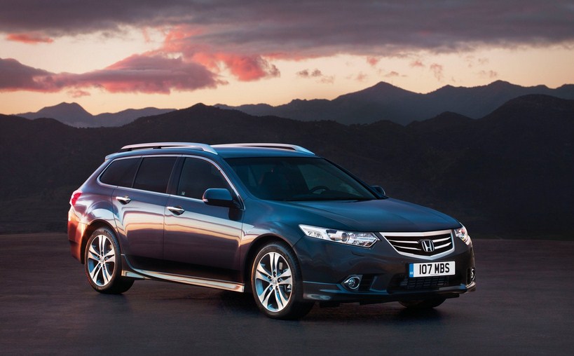 Đánh Giá Honda Accord Tourer (2011): Tính Năng Vượt Trội và Thiết Kế Sang Trọng