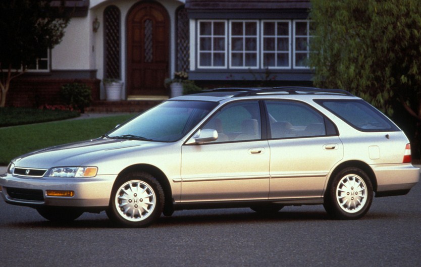 Đánh Giá Honda Accord Wagon (1996): Sự Kết Hợp Hoàn Hảo Giữa Sàn Nghi và Độ Bền