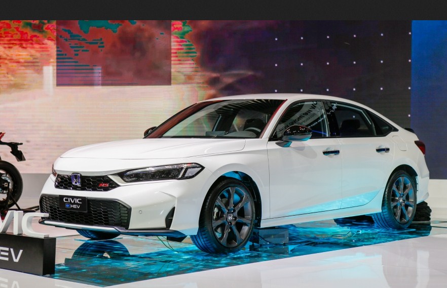 Honda Civic 2026 Hybrid: Khi "Ô Tô Xanh" Giao Thoa Cùng Hiệu Suất Cao