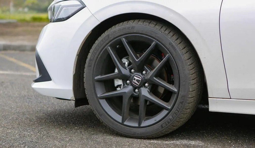 Honda Civic E 2025: Sedan Phong Cách Với Hiệu Suất Ấn Tượng