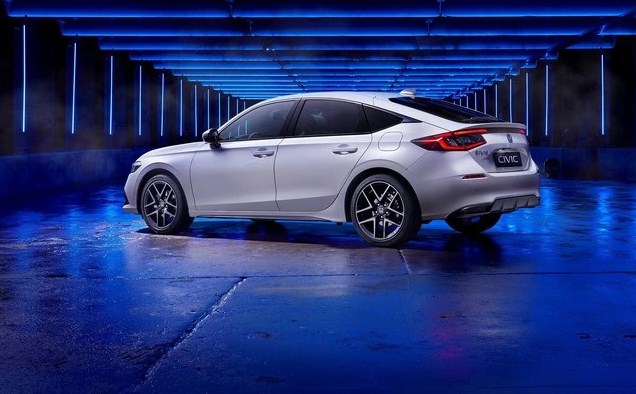 Mức tiêu thụ nhiên liệu của Honda Civic 2025 là bao nhiêu lít/100km?